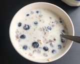 A picture of step 1 of Muesli with blueberries.