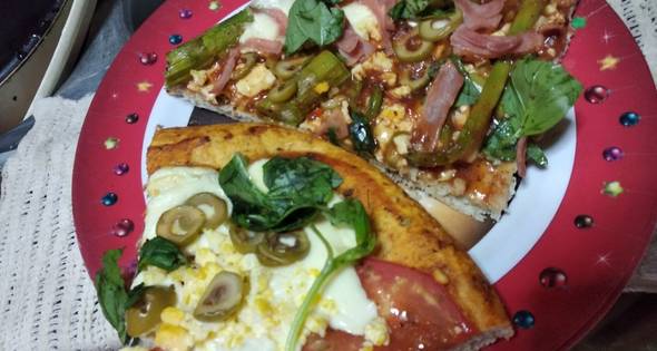6 Pizza Integral De Espárragos Y Tomate Con Albahaca