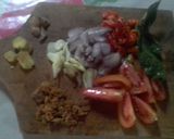 Foto langkah ke 3 dari resep Tumis cumi asin pedas manis.