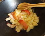 Foto del paso 1 de la receta: Daditos de manzana rosada, especiados y con granada fresca
