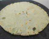 महाराष्ट्रीयन स्टाईल फ्युजन चिजी भाकरीझा (bhakri pizza recipe in marathi) रेसिपी स्टेप 2 फोटो 