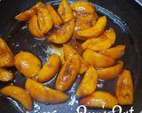 A picture of step 2 of Peach Crumble.