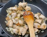 Une image de l'étape 10 de Poulet au curry,gingembre et amandes.