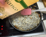 Foto del paso 4 de la receta: Gulas al ajillo