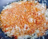 A picture of step 2 of Bún Bò Huế Tái Nạm.