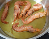 Foto del paso 2 de la receta: Paella de sepia y Gambones