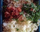 Foto langkah ke 5 dari resep SOTO AYAM kuah kuning.