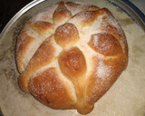 Foto del paso 9 de la receta: Pan de muerto relleno de queso crema y chocolate abuelita