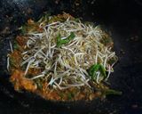 Foto langkah ke 5 dari resep Mie Kuning Seafood.