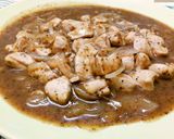 รูปขั้นตอนการทำที่ 3 ของ 🍗อกไก่ผัดซอสพริกไทย​ดำ​🧂