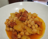 Foto del paso 4 de la receta: Garbanzos con chistorra y patata en fondo de salsa vino tinto