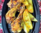 Foto del paso 7 de la receta: Cuartos traseros de pollo asados al horno con patatas nuevas