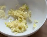 Hình bước làm 2 của món Salad Friseline Trộn Cá Cơm Muối