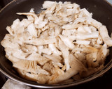 Foto del paso 2 de la receta: Lentejas salteadas con setas🍄🍄