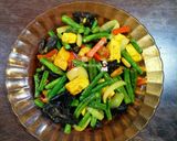 Gambar langkah 4 resipi Tumis Kacang Panjang, Tauhu, Cendawan & Lobak Merah.