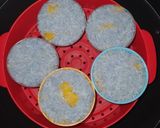 Foto langkah ke 5 dari resep Kukus Ketan Bunga Telang Pisang.