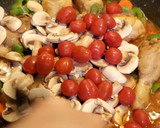 Foto del paso 7 de la receta: Pollo con verduras y tomate cambray🌺