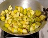 बैंगन आलू की रसेदार सब्जी (baingan aloo ki rasedar sabzi recipe in Hindi) रेसिपी चरण 2 फोटो