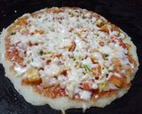 A picture of step 7 of Rava pan pizza.