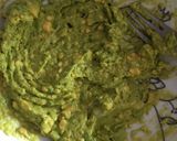 Foto del paso 2 de la receta: Tostadas de palta y huevo revuelto