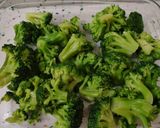 A picture of step 1 of Broccoli Gratin with Aged Manchego Cheese (D.O.).