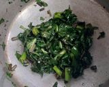 अळूचं गरगटं (alucha gargata recipe in marathi) रेसिपी स्टेप 2 फोटो