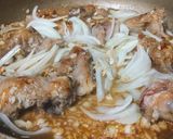 A picture of step 3 of Marinated, Pan-Fried, and Braised Onion Pork Ribs with Rice 🍖.