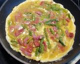 Foto del paso 3 de la receta: Tortilla de espárragos verdes con Jamón Ibérico