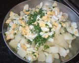 Foto del paso 3 de la receta: ENSALADA DE PAPAS HUEVO Y PEREJIL. Fácil RICO IDEAL PARA ACOMPAÑ