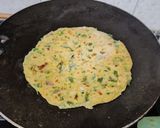 A picture of step 6 of Hari Pyaz Bathua Paratha.
