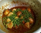 A picture of step 11 of Karahi style alu matr chicken ka salen.