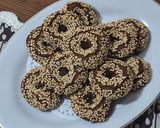 Foto langkah ke 9 dari resep ⚘️Kue ali/ kue cincin gula merah tabur wijen⚘️.
