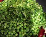 A picture of step 2 of Rice&peas dumplings.