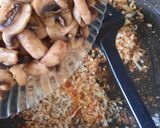 عکس مرحله 2 از دستور قارچ پلو با گوشت چرخکرده