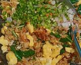 Foto langkah ke 6 dari resep Nasi goreng sayur.