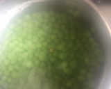 Foto del paso 1 de la receta: Arroz integral frito con salmón