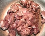 Foto langkah ke 2 dari resep Korean spicy stir fried pork / jeyuk bokkeum.