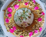 A picture of step 2 of Carrot cake topping with almond cream and pistachio.
