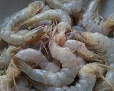 Foto langkah ke 1 dari resep Lempah Kuning Udang Timun.