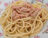 # 24 04 47 Bucatini tészta olajban eltett tonhalfilével, póréhagymával és sáfránnyal recept fázis 10 fotója