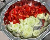 Une image de l'étape 6 de Salade marinée de concombre et tomates à la coriandre.