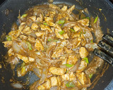 Foto del paso 3 de la receta: Spaguetini con pollo y salsa diabla