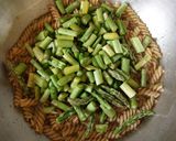 A picture of step 4 of One-Pot Pasta with Asparagus, Shrimp, and Peas.