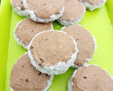 Foto del paso 6 de la receta: 🍓Alfajorcitos de frutilla rellenos con crema de coco🥥
