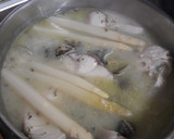Foto del paso 4 de la receta: Caella en salsa verde con almejas