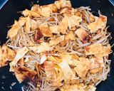 Foto langkah ke 3 dari resep Tumis Tauge Telur Dadar.