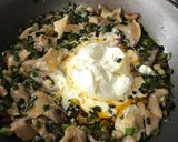 Foto del paso 3 de la receta: Pollo con crema de verdeo y hongos de pino en conserva o champiñones