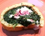 Foto del passaggio 3 della ricetta Rotolo di frittata con spinaci, uova, prosciutto e formaggio
