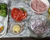 A picture of step 1 of Mince stuffed capsicum.