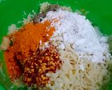 A picture of step 3 of Noodles pakoray.